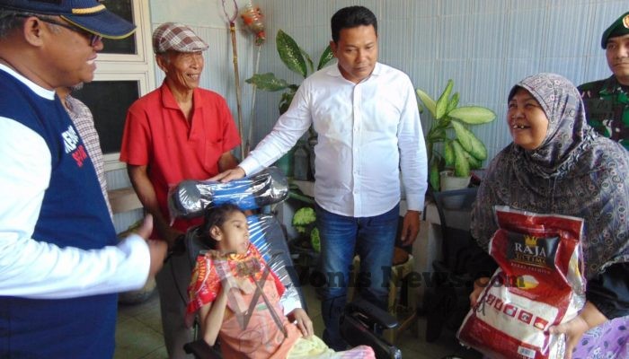 Wujud Nyata Kepedulian Bupati Sidoarjo, Tiga Warga Dapat Bantuan Kursi Roda