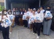 Wujud Rasa Empati, Bidan Ratna Bantu Sembako Kepada Korban Bencana Banjir dan Longsor