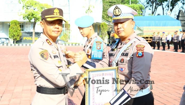 Polres Gresik Apresiasi 34 Personel Berprestasi, Kapolres: Jadikan Motivasi Tingkatkan Kinerja
