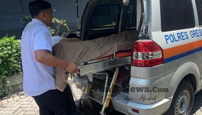 Pelayanan Humanis, Ambulans Polres Gresik Antar Jenazah Warga hingga Tempat Peristirahatan Terakhir