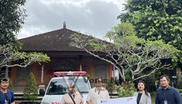BRI Gianyar Serahkan Bantuan Ambulance untuk Yayasan Sinar Agung Cemerlang