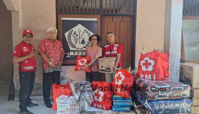 PMI Bali Salurkan Bantuan untuk Kelompok Disabilitas Terdampak Banjir