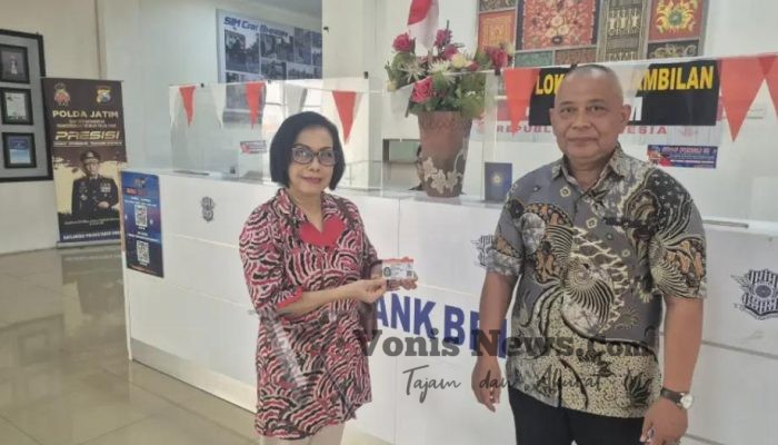 Satpas Colombo Surabaya Meriahkan Hari Batik Nasional, Petugas Layani Masyarakat dengan Batik Nusantara