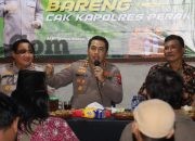Dekatkan dengan Masyarakat, Kapolres Tanjung Perak Gelar Cangkrukan dan Bagikan 300 Kunci Ganda.