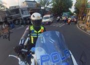 Sirine Ambulan Mati, Polisi Satlantas Gresik Sigap Buka Jalan Ambulans