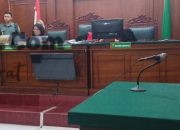 Ketua Majelis Hakim Asyik Ngobrol Saat Terdakwa KDRT Bacakan Pembelaan