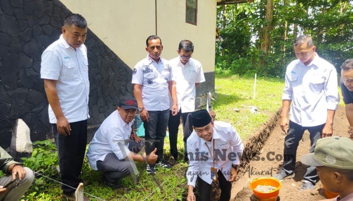 Perhutani Bondowoso Resmikan Pembangunan Musholla As Syajaroh melalui Peletakan Batu Pertama