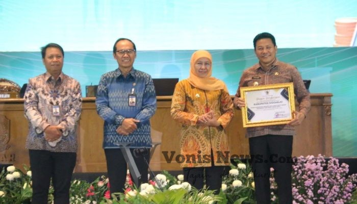 Sidoarjo Terima Piagam Penghargaan TP2DD dengan Realisasi Kartu Kredit Indonesia Tertinggi 2025