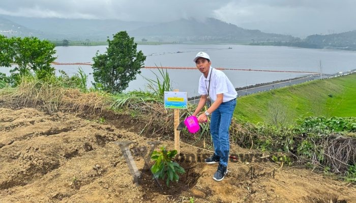 PLN Icon Plus dan PLN Grup Jawa Timur Tanam 10.000 Bibit Pohon di Bendungan Selorejo Peringati Hari Menanam Pohon Indonesia 2025