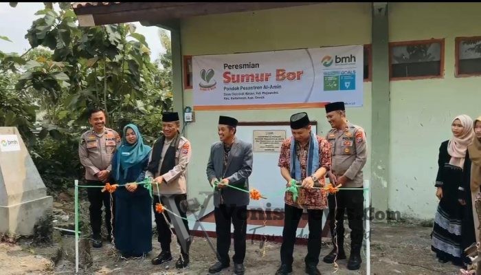 Peduli Kesehatan Santri, Polres Gresik dan BMH Gelar Pemeriksaan Gratis di Ponpes Al Amin
