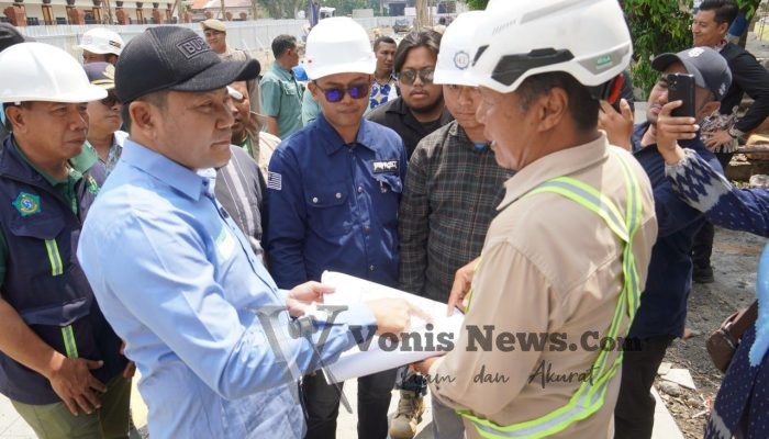 Sidak Proyek Pembangunan Alun-alun Sidoarjo, Bupati Subandi temukan Banyak Kekurangan