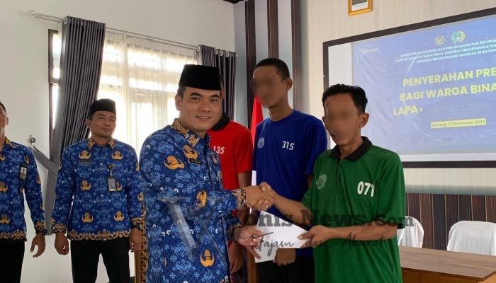 Apresiasi Kinerja, Lapas Kelas IIB Batang Bagikan Premi kepada Warga Binaan Berprestasi