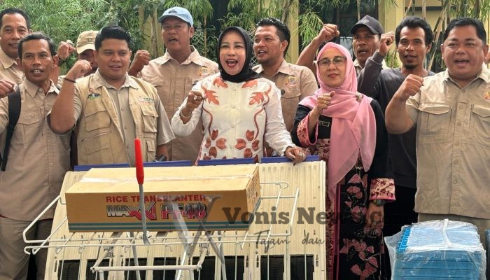 Wabup Sidoarjo Serahkan Bantuan Alsintan untuk Tingkatkan Produktivitas Petani