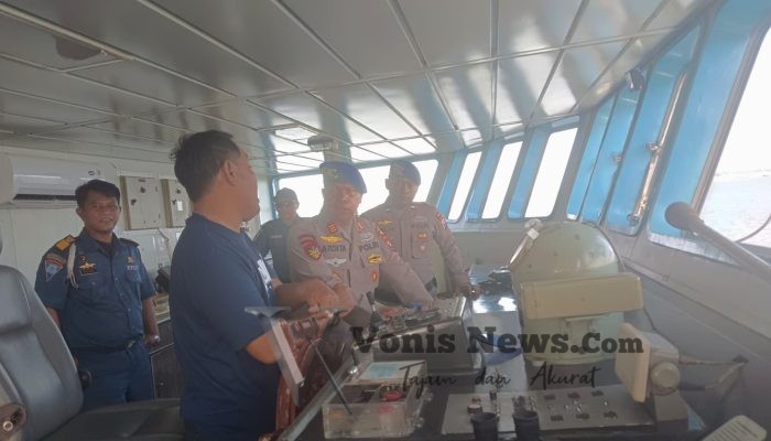 Pastikan Penumpang Aman Selama Nataru, Satpolairud Polres Gresik Cek Kelayakan Kapal