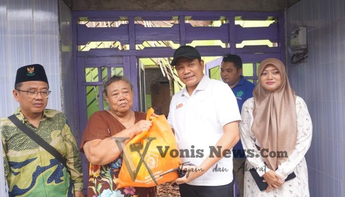 Peduli Warga Kurang Mampu, H.Subandi Tinjau Rumah Tak Layak Huni di Gedangan dan Waru