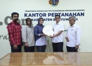 Tingkatkan Kepastian Hukum Aset Negara, PLN UIP JBTB Terima Sertipikat HGB SUTET 500 kV Paiton–Kalipuro di Desa Ketapang dan Kalipuro