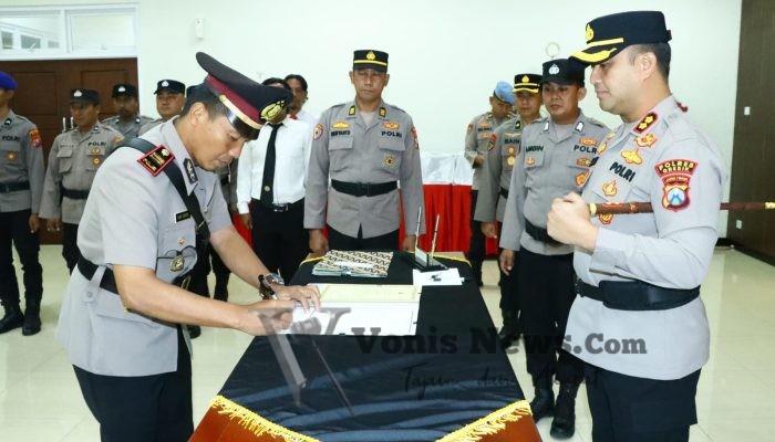 Pimpin Sertijab Lima Kapolsek Jajaran, Kapolres Gresik AKBP Ramadhan: Layani Masyarakat dengan Hati