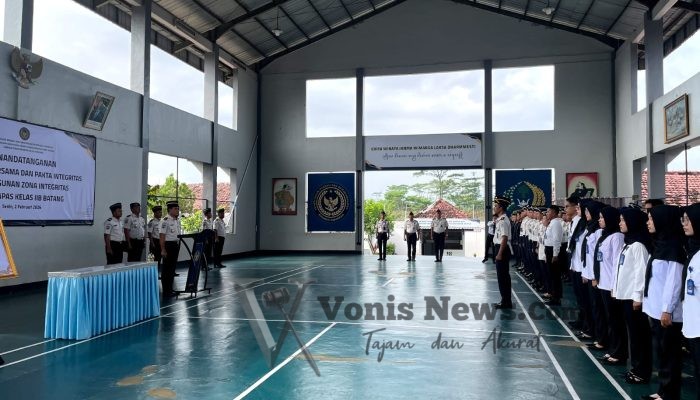 Lapas Kelas IIB Batang Gelar Penyematan Kenaikan Pangkat dan Penandatanganan Pakta Integritas Zona Integritas