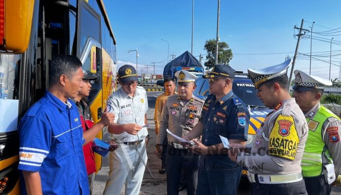 Gelar Ramp Check Angkutan Umum, Polres Probolinggo Fokus Wujudkan Keselamatan Lalu Lintas