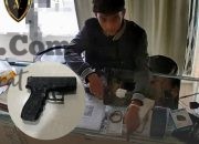 Aksi Nekad, Pemuda 19 Tahun Rampok Konter Handphone di Mojokerto Pakai Pistol Mainan