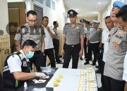 Pastikan Bersih Narkoba, Polres Gresik Gelar Tes Urine Mendadak untuk Personel