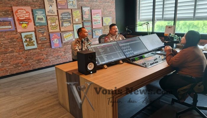 Sat Binmas Polres Gresik Sapa Warga Lewat Radio, Gaungkan Pesan Kamtibmas Selama Ramadhan