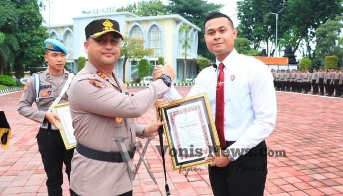 Apresiasi “Jogo Gresik”, 17 Personel dan 2 Masyarakat Terima Penghargaan dari Kapolres Gresik