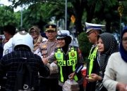 Program Polantas Menyapa, Satlantas Polres Gresik dan REI Bagi Takjil untuk Pengguna Jalan