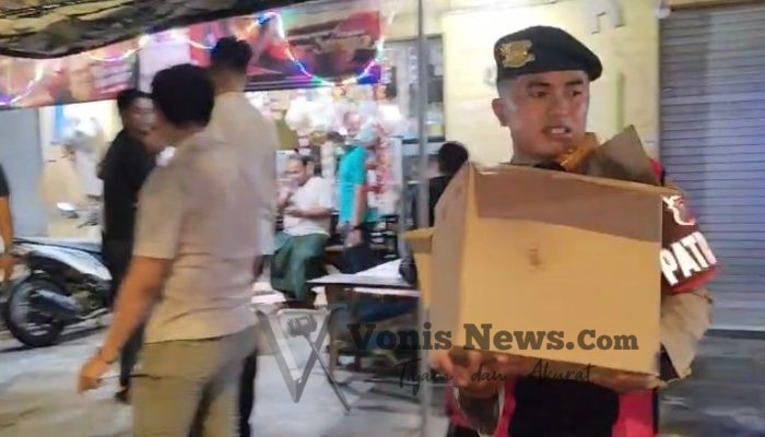 Razia Warkop Saat Ramadhan, Personel Gabungan Polres Bangkalan Sita Ratusan Botol Miras