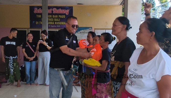 Rayakan Anniversary ke-3, KSJ Bali Cruise Training Bagikan Sembako untuk Lansia Jelang Nyepi