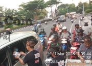 MAKI Jatim Bagikan 250 Paket Takjil di Bundaran Waru pada Hari ke-21 Ramadan