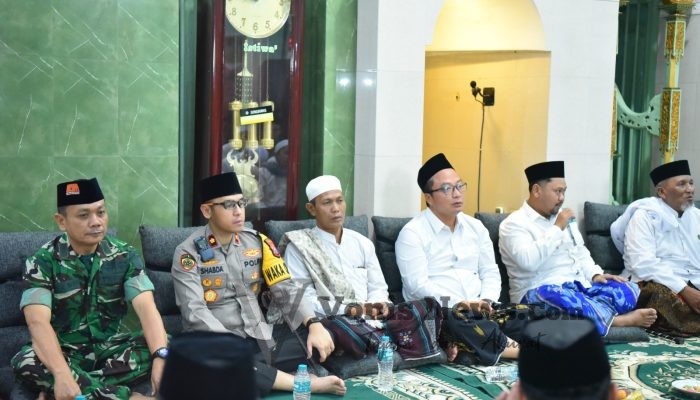 Polres Gresik Pastikan Tradisi Malam Selawe 2026 di Makam Sunan Giri Berjalan Aman dan Kondusif