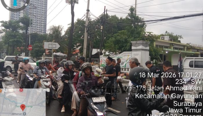 Berbagi Berkah Ramadan, Tim Takjil MAKI Jatim Bagikan 250 Paket Takjil di Hari ke-28
