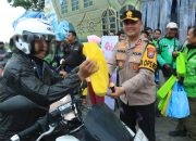 Wujud Kepedulian, Kapolres Gresik Bersama Bhayangkari Sambangi Pos Pengamanan Bagikan Hampers Lebaran