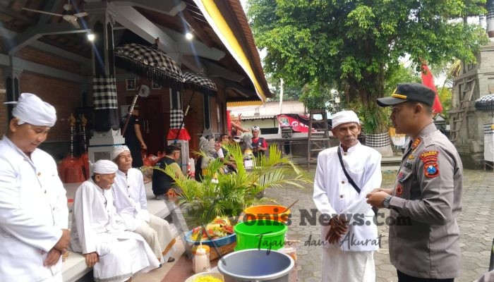 Pengamanan Humanis Polisi Warnai Pawai Ogoh-Ogoh di Menganti, Ribuan Warga Antusias