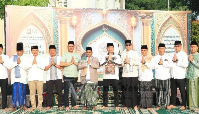 Polres Gresik Gelar Sholat Idulfitri 1447 H Bersama Warga, Pererat Silaturahmi dan Kebersamaan