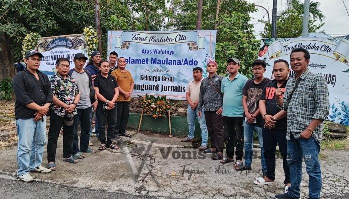 Duka Mendalam Jurnalis Jatim: VJB Takziah ke Rumah Ade Maulana, Sosok Panutan yang Tak Tergantikan