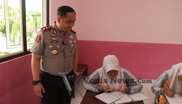 Aksi Humanis Kapolres Gresik di SLB, Pelukan Hangat Bangkitkan Semangat Anak Berkebutuhan Khusus