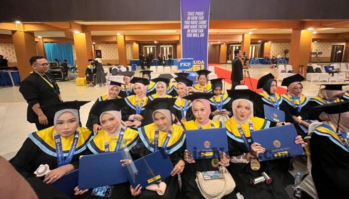 Lulus dari Fakultas Keperawatan UNAIR, Nadia Putri Salsabila Raih Momen Membanggakan di Wisuda 2026