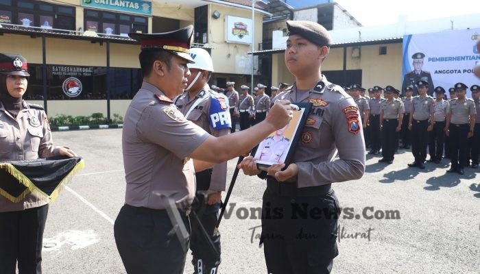 Polres Pelabuhan Tanjung Perak PTDH Anggota, Kapolres Tegaskan Komitmen Integritas