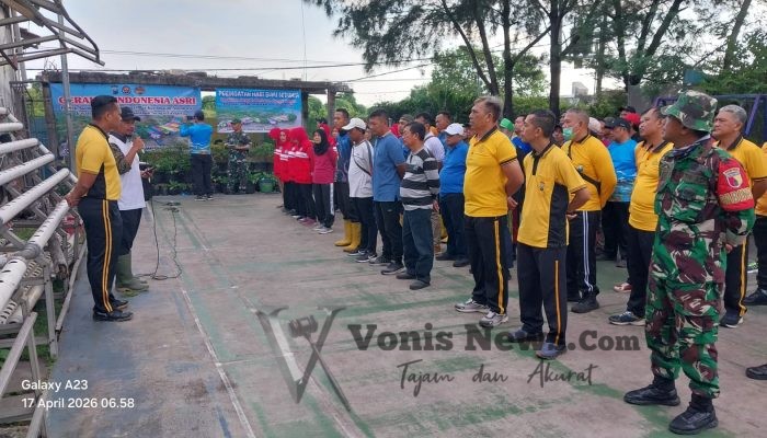 Sambut Hari Bumi 2026, Polsek Asemrowo Bersama Tiga Pilar Bersihkan Kampung Warna-Warni Shontoh Laut