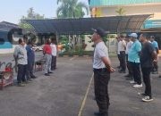 Satuan Pengamanan PT Haleyora Powerindo Tingkatkan Kesiapsiagaan Lewat Refreshment Penanganan Kebakaran di Kompleks PLN Ketintang.