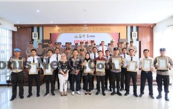 Kapolres Gresik Beri Reward Personel Berprestasi, Dorong Semangat Pengabdian dan Pelayanan Prima