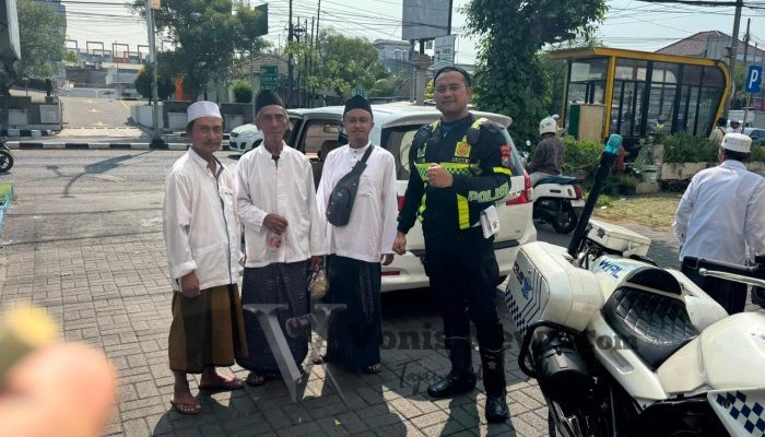 Terpisah dari Rombongan Haul, Lansia 90 Tahun Asal Mojokerto Berhasil Dipertemukan Kembali oleh Polres Gresik