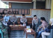 Wakapolda Jatim dan Kapolres Gresik Takziah ke Keluarga Kusaeni, Perkuat Kepedulian dan Kedekatan Polri dengan Masyarakat