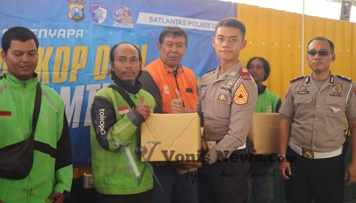 Peringati HUT Bhayangkara ke-80, Satlantas Polres Gresik dan Komunitas Ojol Ngopi Bareng Bahas Safety Riding dan Kamtibmas