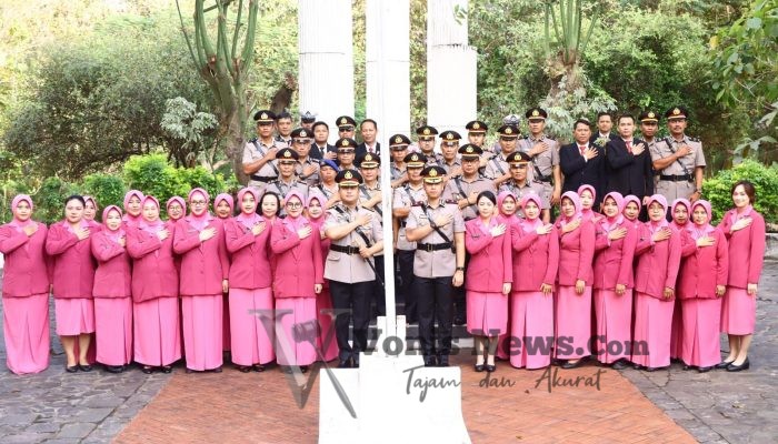 Polres Gresik Gelar Ziarah Nasional dan Tabur Bunga di TMP Kebomas Sambut Hari Bhayangkara ke-80