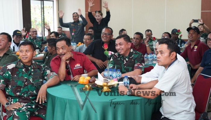 Sinergi Tanpa Batas, Kapendam IX/Udayana Ajak Awak Media Nobar Piala Dunia 2026