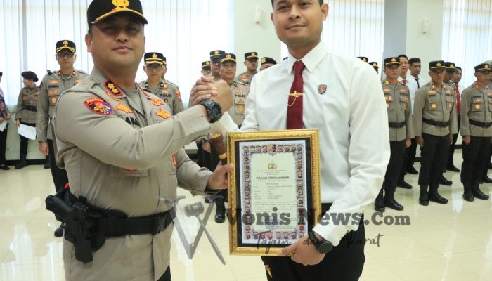 Kapolres Gresik Beri Penghargaan kepada 27 Personel Berprestasi, Ungkap BBM Ilegal hingga Peredaran Narkoba