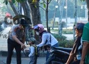 Hari Pertama Masuk Sekolah, Kapolres Gresik AKBP Ramadhan Nasution Turun Langsung Pastikan Lalu Lintas Aman dan Lancar
